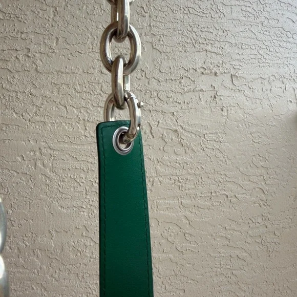 BOTTEGA VENETA
Green Leather Pouch Chain Belt Bag - Picture 9 of 11